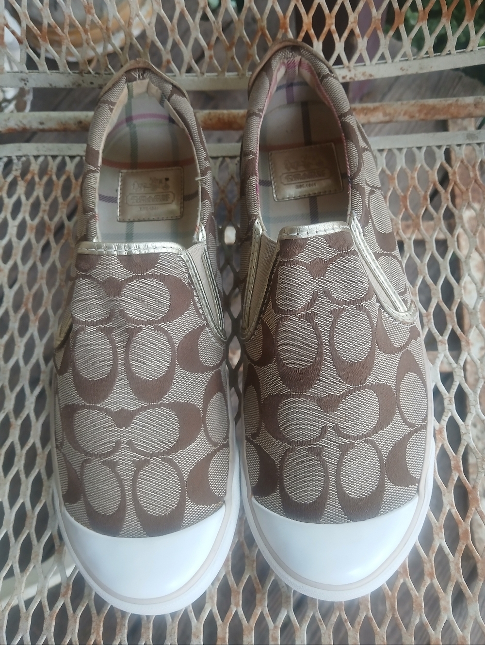 Like New Coach Beale slip-on sneakers in brown monogram canvas with gold Trim.